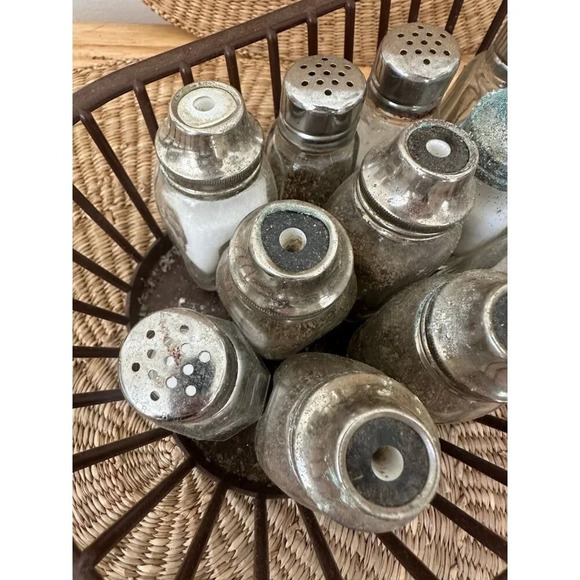 Vintage set of 12 salt and pepper shakers - Picture 3 of 9